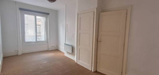 Appartement  à vendre, 2 pièces, 30 m², Étage 1/2