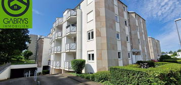 Apartment mit Balkon, Einbauküche und KFZ-Stellplatz