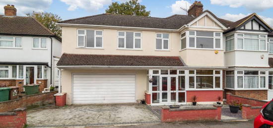 5 bedroom semi-detached house for sale