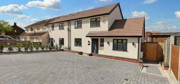 4 bedroom semi-detached house for sale