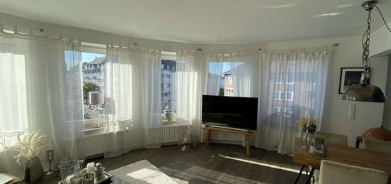 Stilvolles, helles und modernes 68m² Luxus-Apartment, Balkon, EBK & Stellplatz