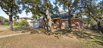 215 Shady Oak Rd, Keene, TX 76059