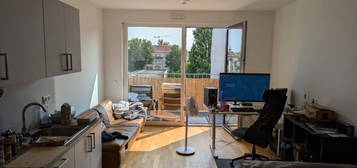 Studio apartment long-term sublet