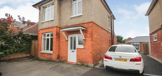 3 bedroom detached house