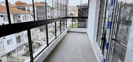 ENGN EMLAK'TAN 3+1 CADDE ZER KOMB PETEK CAMBALKON E.BANYO