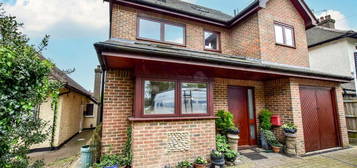 5 bedroom detached house