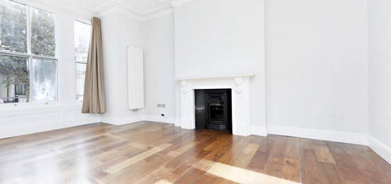 Flat to rent in Holland Road, Kensington W14