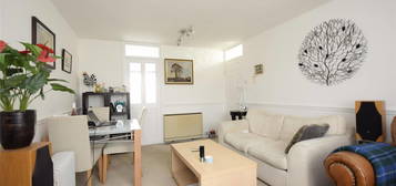 2 bed flat to rent