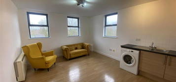 Flat to rent in Dickenson Road, Manchester M14