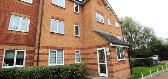 Flat to rent in Bream Close, Tottenham, London N17