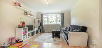 Flat to rent in Myddelton Park, London N20