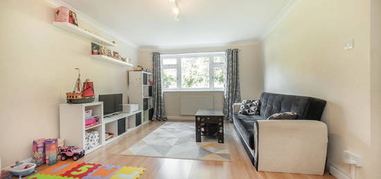 Flat to rent in Myddelton Park, London N20