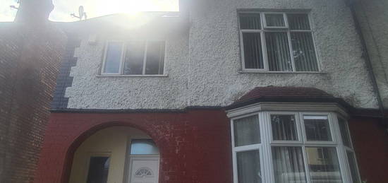 Terraced house to rent in Harlaxton Drive, Nottingham NG7