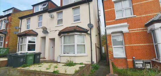 Flat to rent in Essex Road, Dartford DA1