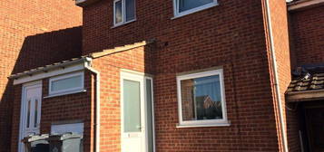 Flat to rent in Green Walk, Leicester LE3