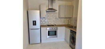 Flat to rent in Edith Mills Close, Neath SA11