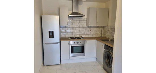 Flat to rent in Edith Mills Close, Neath SA11