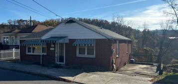 516 Illinois Ave, Nutter Fort, WV 26301