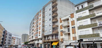 Apartamento T2 + 2 na Sá Carneiro