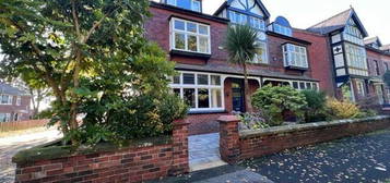 5 bedroom semi-detached house for sale