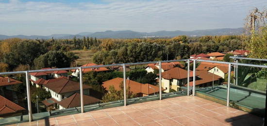 Tetőtéri panorámás kis lakás