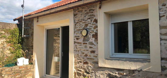 BOURG DE SAINT PERE EN RETZ - Maison 2 chambres et 1 bureau, avec jardin