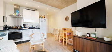 2 bed flat to rent