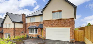 5 bedroom detached house