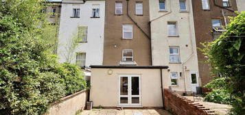 6 bedroom terraced house