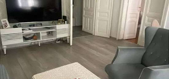 PRIVAT! Großzügige 3-Zimmer Altbauwohnung mit Option für Balkonzubau