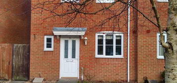 3 bedroom semi-detached house to rent