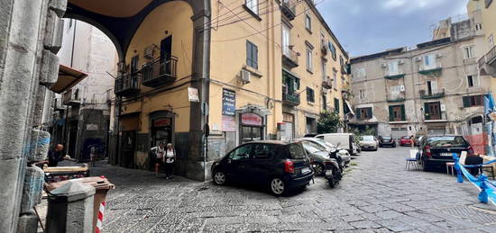 Monolocale largo Proprio d'Avellino 6, Centro Storico, Napoli