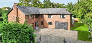 5 bedroom detached house to rent