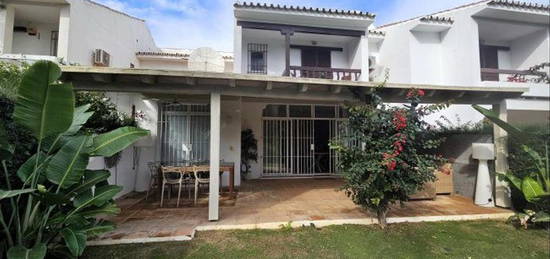 Casa adosada de alquiler en Sotogrande Costa