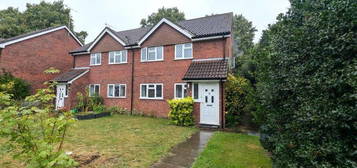 Maisonette to rent in Lightwater, Surrey GU18