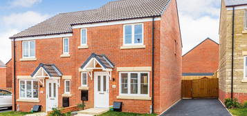 Property to rent in Kamper Close, Weldon NN17