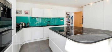 4 bedroom detached house to rent