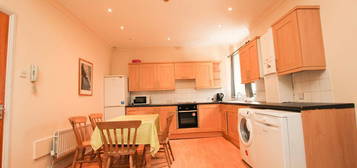 4 bedroom flat to rent