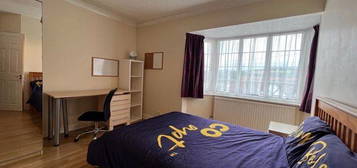 4 bed shared accommodation to rent