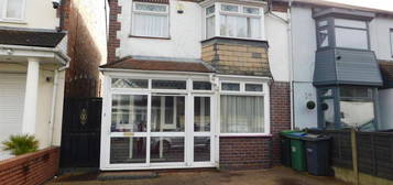 Semi-detached house to rent in Holly Lane, Smethwick B67