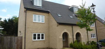 3 bedroom semi-detached house to rent