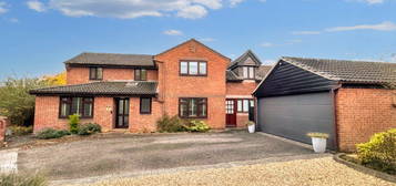 4 bed detached house for sale