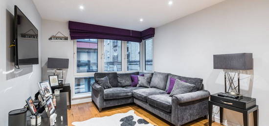 Flat to rent in High Timber Street, London EC4V