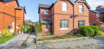 2 bedroom semi-detached house for sale