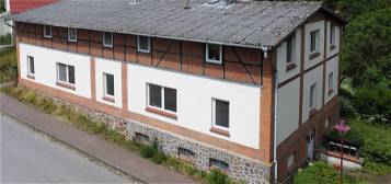 Sanierungsbedürftiges Anwesen in Carinerland: Mehrfamilienhaus mit großem Potenzial