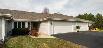 11035 N Mequon Square Dr, Mequon, WI 53092