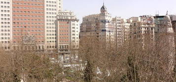 Alquiler de Piso en calle Juan Álvarez Mendizábal, 1