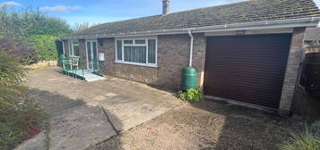 Bungalow to rent in St Martins Way, Ancaster NG32