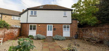 2 bedroom detached house for sale