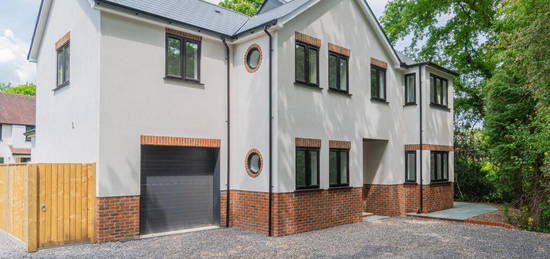 5 bedroom detached house